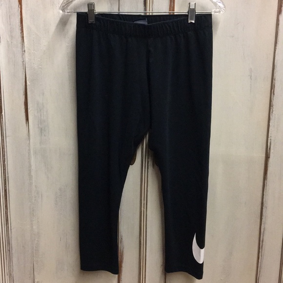 Nike Pants - Nike capris